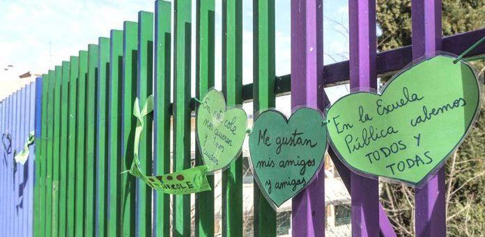 La campaña ‘Corazones verdes’ llega a los colegios de Segovia en defensa del sistema público de educación. / KAMARERO