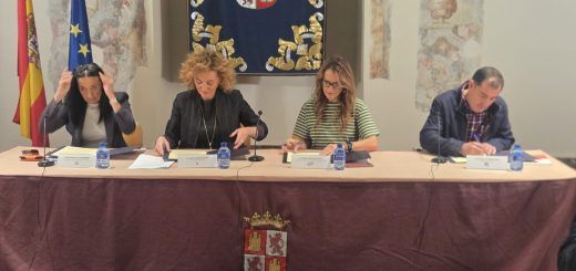 2026-10-09_Firma-Acuerdo-Tutoría-55-años